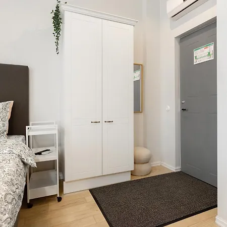 Modern Next To Old Town Daire